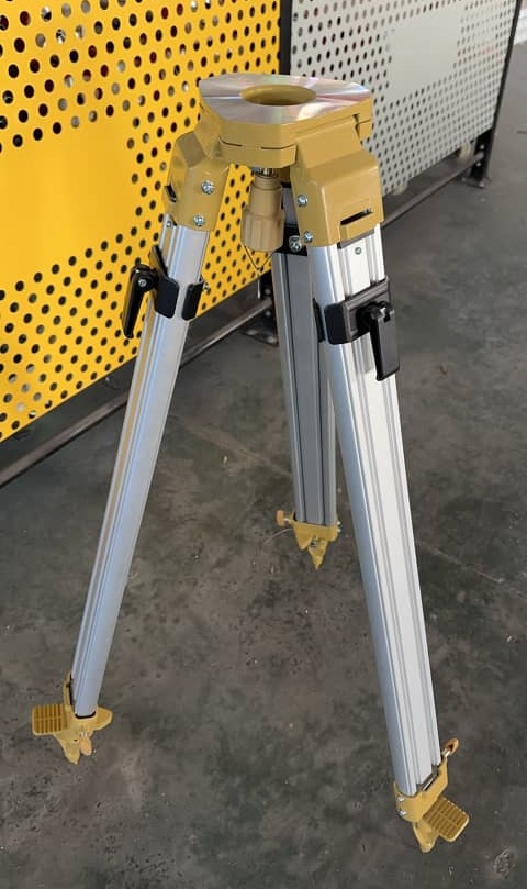 Trépied Aluminium double fermeture pour niveau de chantier